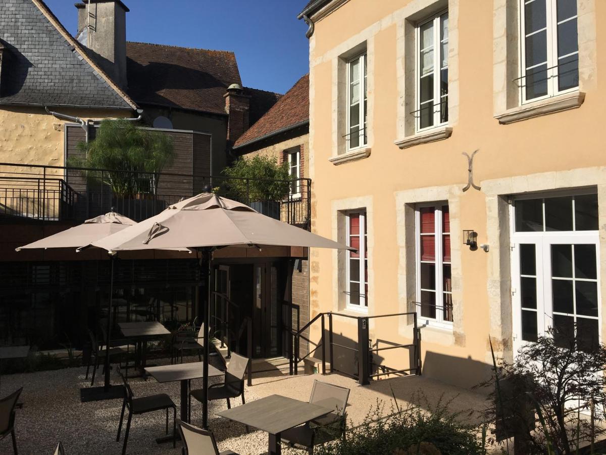 Logis - Hotel & Restaurant Du Tribunal Mortagne-au-Perche Dış mekan fotoğraf