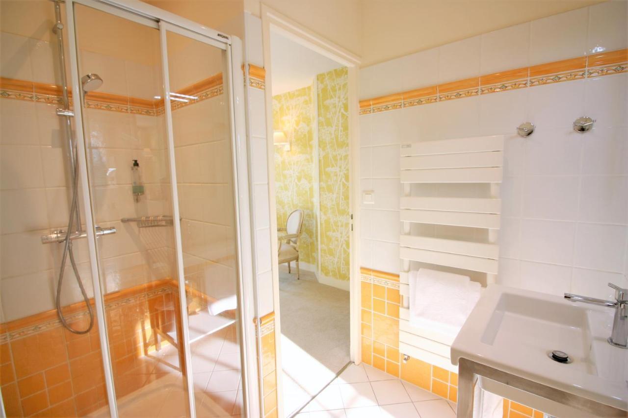 Logis - Hotel & Restaurant Du Tribunal Mortagne-au-Perche Dış mekan fotoğraf