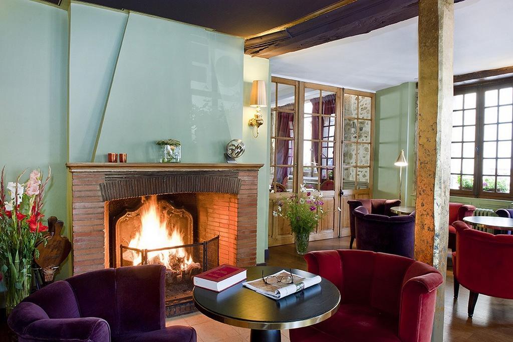 Logis - Hotel & Restaurant Du Tribunal Mortagne-au-Perche Dış mekan fotoğraf