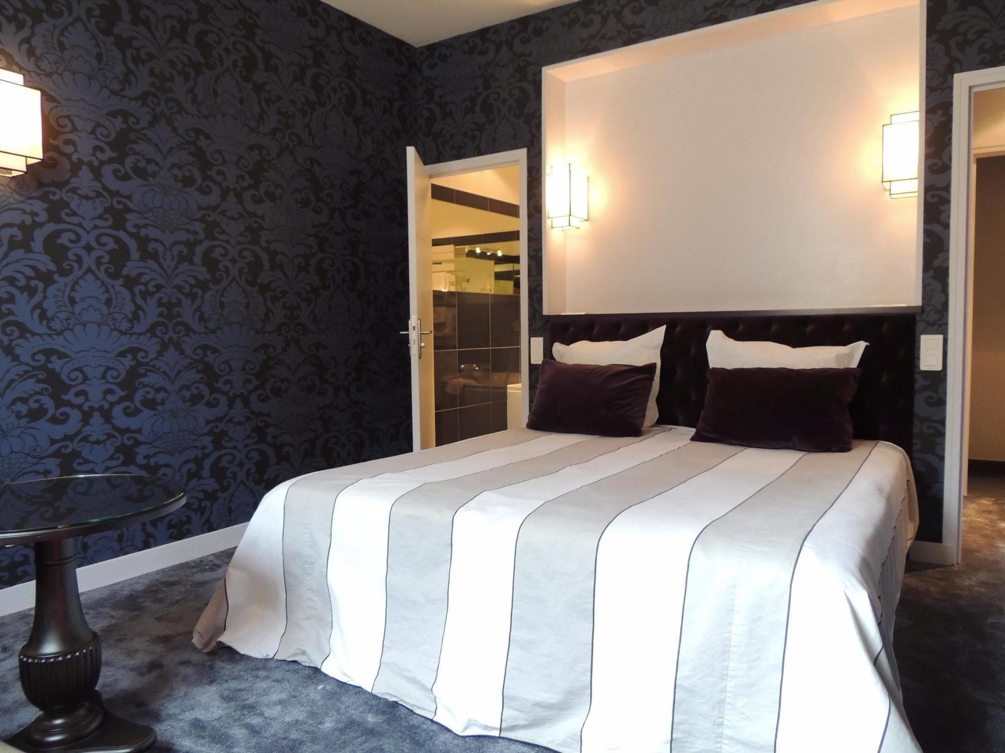 Logis - Hotel & Restaurant Du Tribunal Mortagne-au-Perche Dış mekan fotoğraf