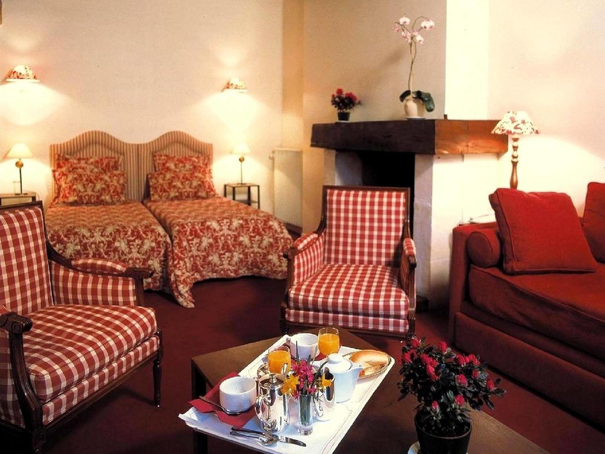 Logis - Hotel & Restaurant Du Tribunal Mortagne-au-Perche Dış mekan fotoğraf
