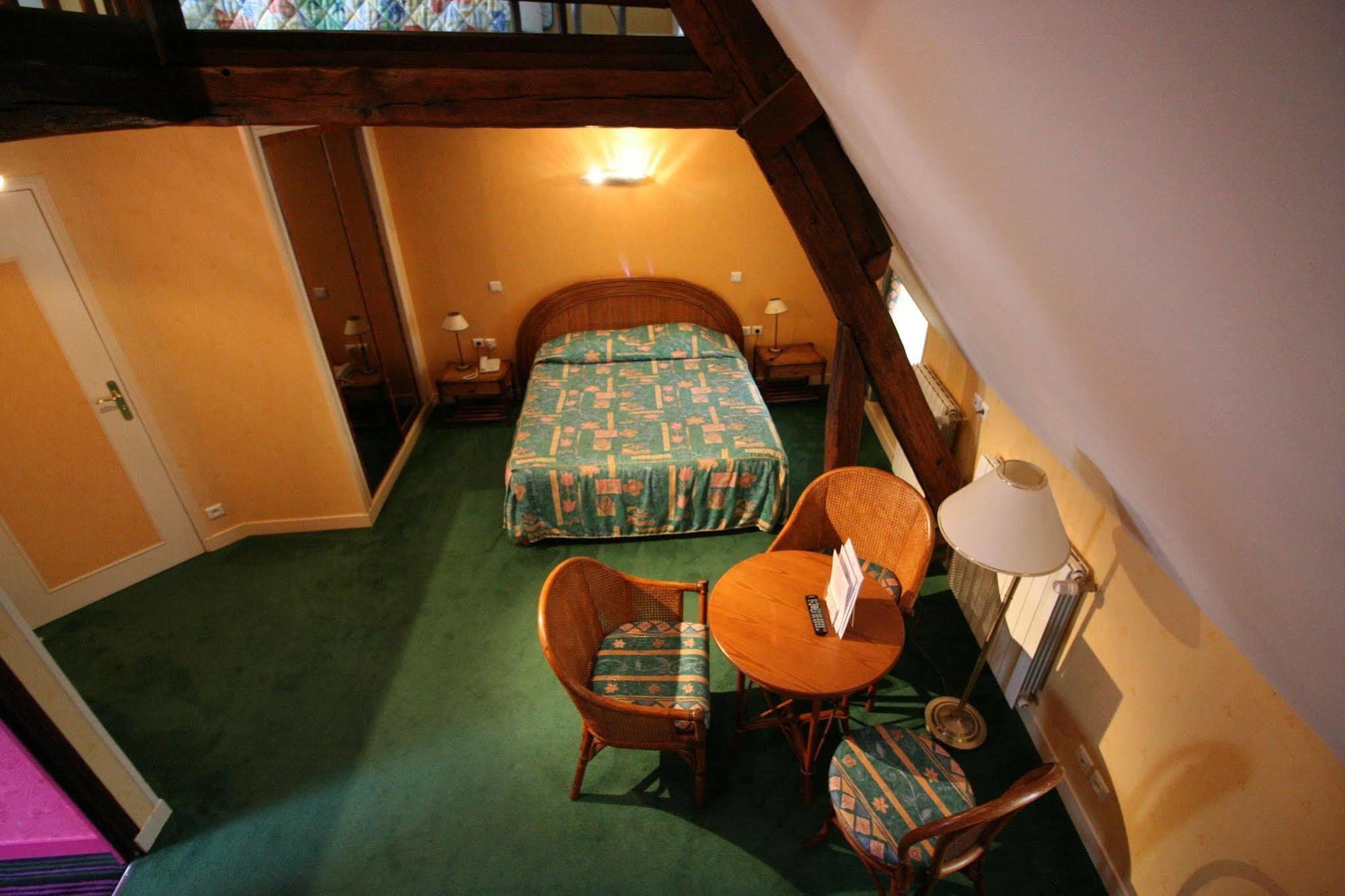 Logis - Hotel & Restaurant Du Tribunal Mortagne-au-Perche Dış mekan fotoğraf