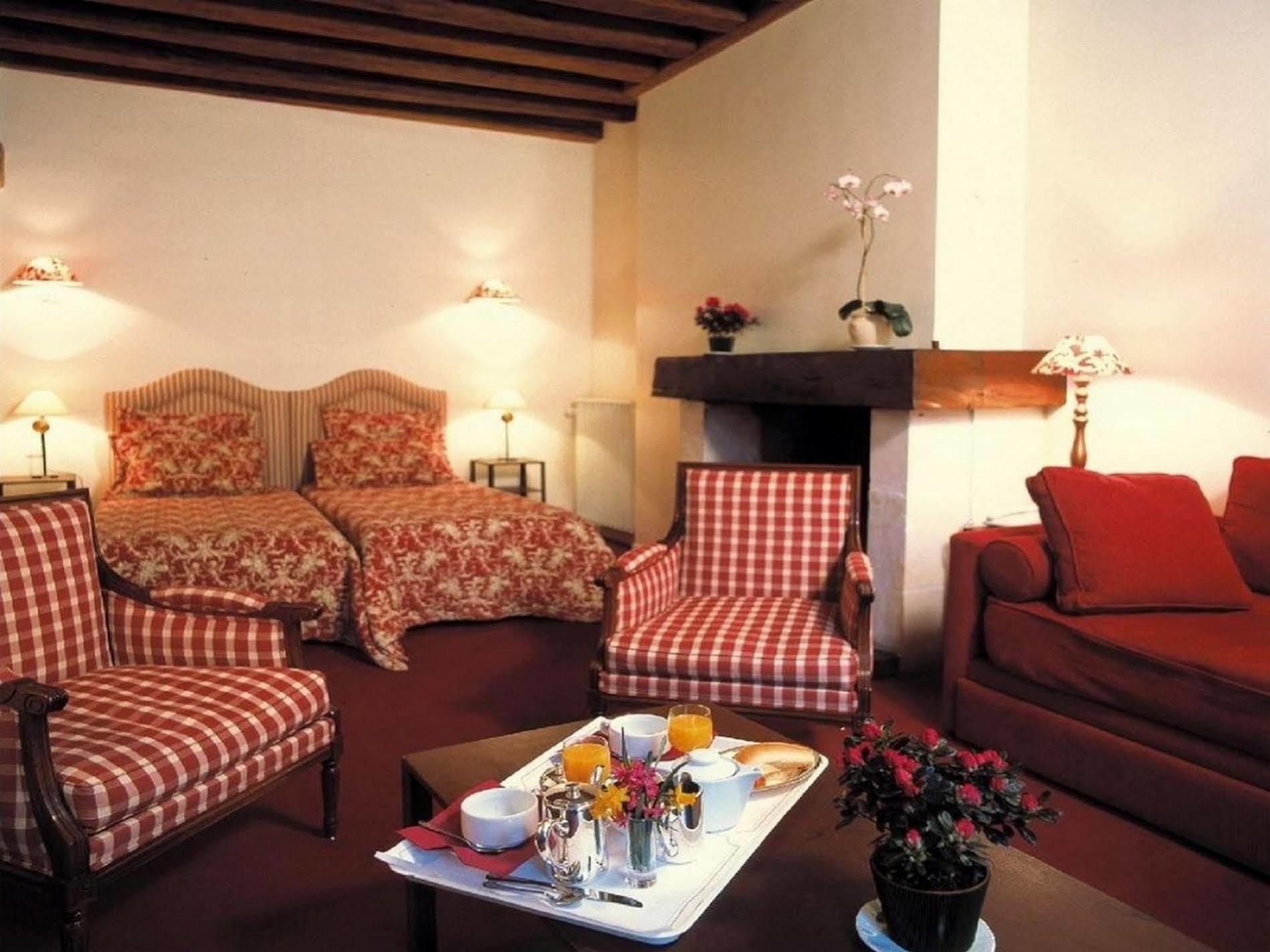Logis - Hotel & Restaurant Du Tribunal Mortagne-au-Perche Dış mekan fotoğraf
