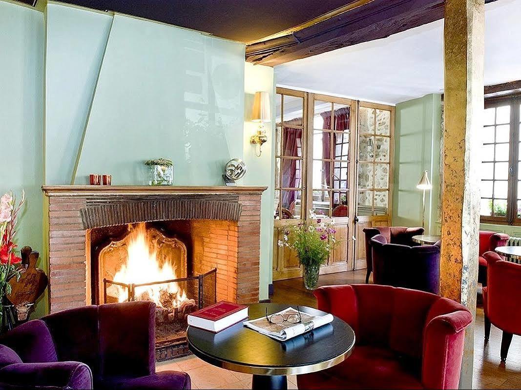 Logis - Hotel & Restaurant Du Tribunal Mortagne-au-Perche Dış mekan fotoğraf
